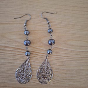 Handmade earrings with glass beads and pearls