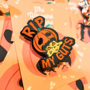Vila i frid Mina inälvor Pumpa Emaljnål – Halloween Humor Kavajnål bild 6