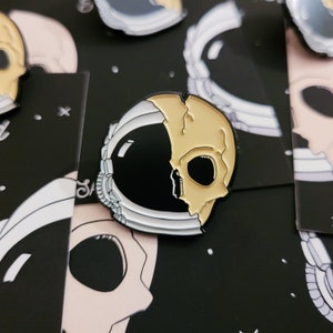 Skull Astronaut Pin - Space Themed Enamel Pin