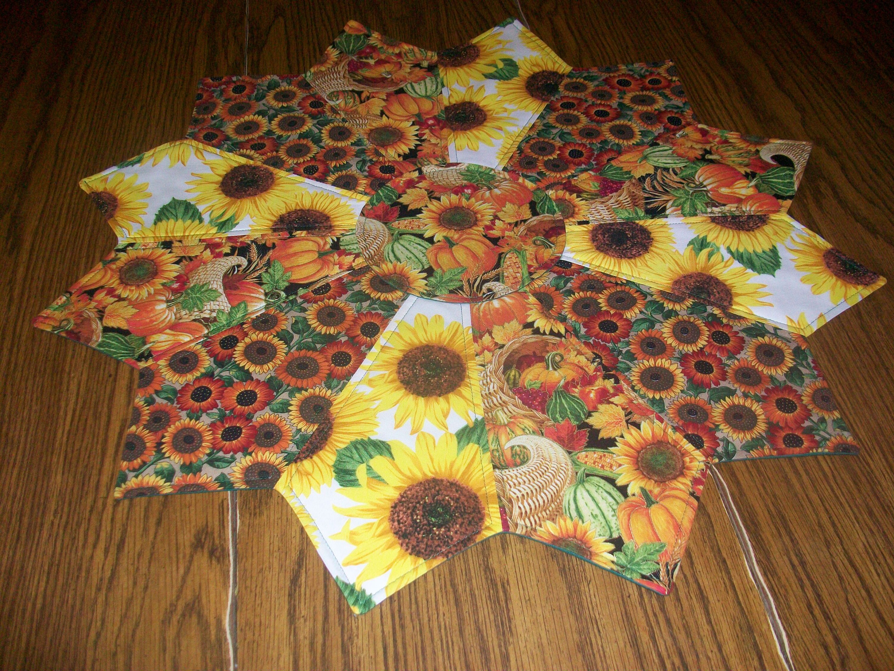 Pumpkin Bloom Quilted Table Topper NCU0NTV197