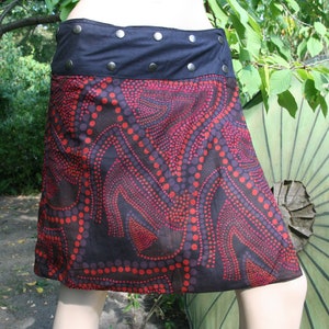 wrapskirt reversible skirt midi kneelength size S-XXL red black patterned printed ethnic bohemian metalbutton buttonskirt imagem 4