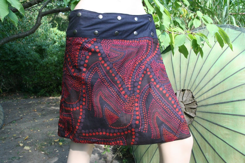 wrapskirt reversible skirt midi kneelength size S-XXL red black patterned printed ethnic bohemian metalbutton buttonskirt image 4