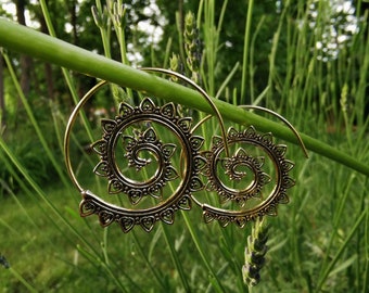 Ohrringe Spiralen Creolen Tribal heart Psy Goa Ethno Boho Herzen Festival messing goldfarbig