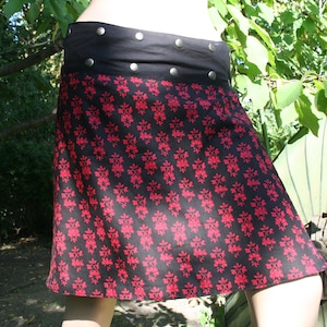 wrapskirt reversible skirt midi kneelength size S-XXL red black patterned printed ethnic bohemian metalbutton buttonskirt imagem 1