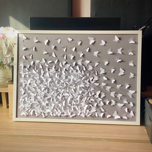 Farfalle bianche/grigie Wall ART, Arte di carta 3D, Decorazioni fatte a mano, Decorazioni per la casa, Arte delle farfalle, Arte delle farfalle selvatiche, Dipinti di farfalle