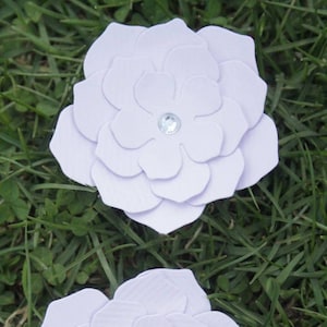 30 stuks Witte Streep BLOEMEN Die Cut, BLOEMEN confetti, BLOEMEN voor scrapbooking, Party decor, Bruiloft tafel decor, Baby Shower Confetti.
