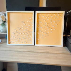 2 Stück Beige / weiße Libellenmalerei | Wand KUNST| 3D Papierkunst | Handmade Dekor | Wohndekor | Libelle’ Kunst| Glitter Libelle Kunst |