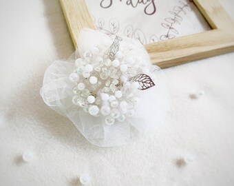 Brooch| WHITE Flower Brooch| Pins| Beads brooch| Women Jewelry| Accesories|