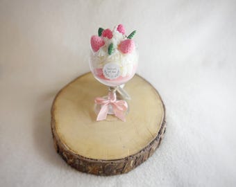 Hand-Poured Soy Cream Candle with Strawberries – Dessert Scented Home Decor