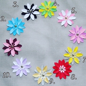 50 pezzi FIORI colorati Fustellati/ FIORI di carta fatti a mano/Ordine personalizzato/Coriandoli di carta/ FIORI per scrapbooking/ Arredamento di nozze/ Coriandoli