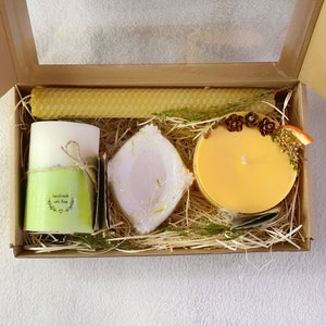 Handmade 100% Organic Gift Set of 4 | Two Soy Candles, Shea butter Soaps, Beeswax candle, Gifts box