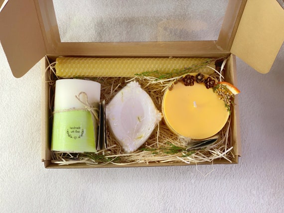 Gift Set with 2 Scented Candles and 4 Shea Butter Soaps