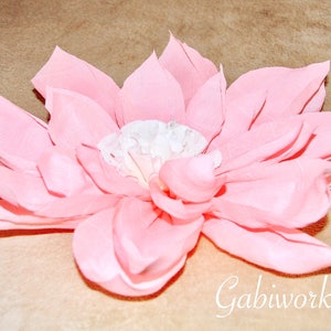 Grande fiore di carta crespa, grandi fiori rosa, fondali, fiore di nozze, arredamento per la casa, grande fiore, arredamento per feste., Fiore fatto a mano.