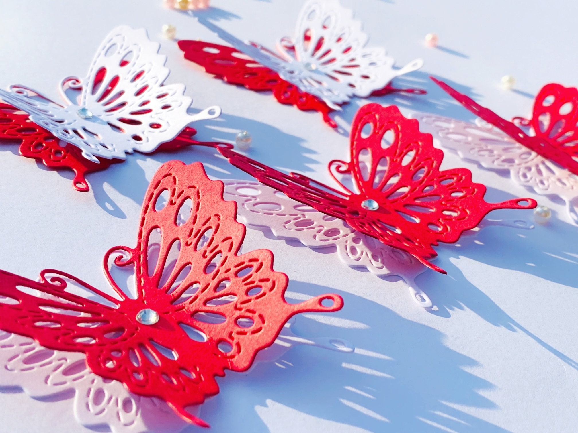 30個 赤白蝶/紙蝶/蝶ダイカット/紙紙吹雪/パーティーデコレーション/3D