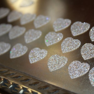 100 * Piccoli cuori glitterati smerlati, fustellati, cuori per scrapbooking, coriandoli baby shower, coriandoli PARTY, San Valentino, festa di nozze.