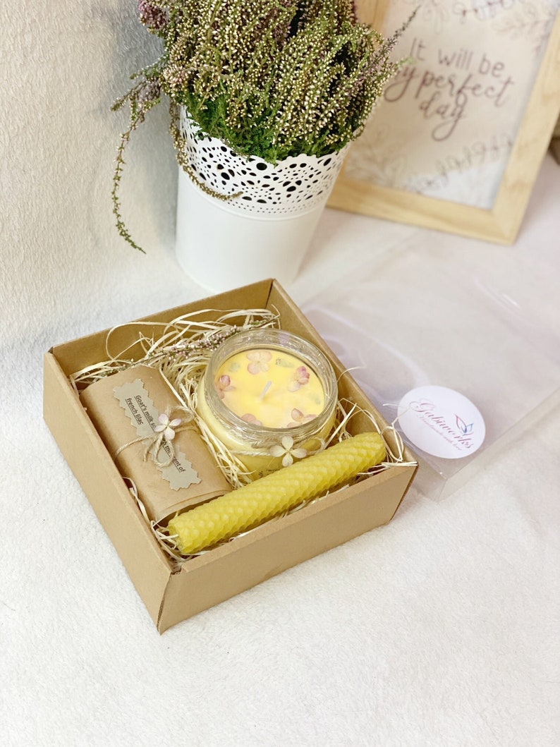 100% Organic Gift Set of 3 | One Soy Candle, One Beeswax Candle ...
