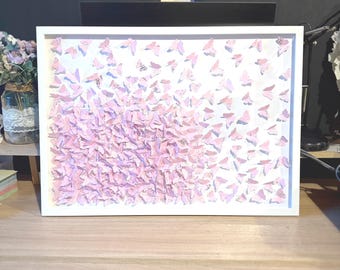 Lichtroze 3D-papier vlinders muurkunst, handgemaakt decor, witte lijst (50 x 70 cm)