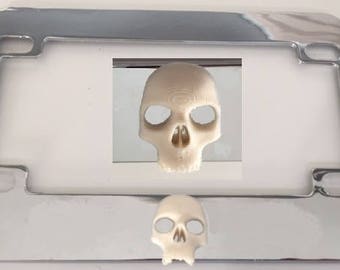Cráneo en 3d cromo con marco de matrícula de motocicleta blanco - miedo agresivo