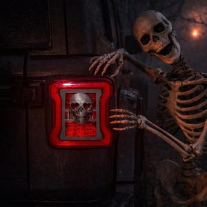 Cabeza completa de calavera de amor en 3D para Jeep Wrangler, versión LED JK/JKU/JL, cubiertas de luces traseras (2019-2026), versión LED - Esqueleto de calaveras con corazón