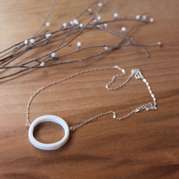 Collier en argent 925 et céramique porcelaine émail blanc, design minimaliste contemporain