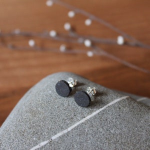 Matte black sandstone ceramic earrings with round studs in 925 silver image 2