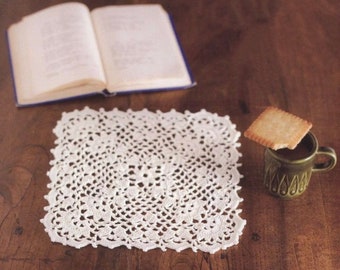 Handmade Crochet Doily, White Round Doily, Petit Napperon, Small Doily, Napperon Dentelle