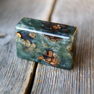 Epoxy Resin Ring Box: Pine Cone Wood, Magnetic Closure