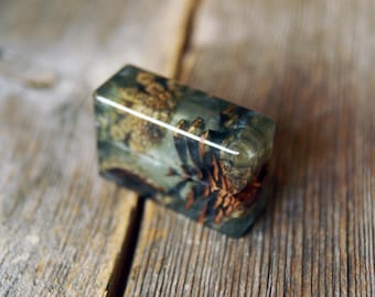 Epoxy Resin Ring Box: Pine Cone Wood, Magnetic Closure