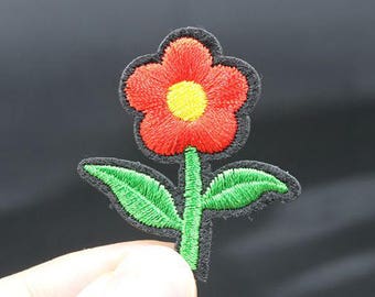 Pequeña flor hierro en remiendo bordado parche 3.8x4.5cm - PH401