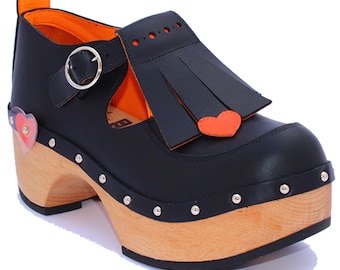 Heart fringe clog