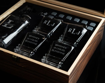 Set completo di decanter inciso personalizzato con scatola di legno, bicchieri e pietre di whisky