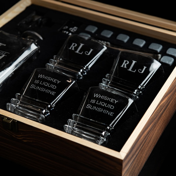 Set completo di decanter inciso personalizzato con scatola di legno, bicchieri e pietre di whisky