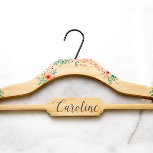 5 forme tra cui scegliere / Appendiabiti in legno personalizzato / Stampa artistica con vite o fiori / The Woodwright Wedding