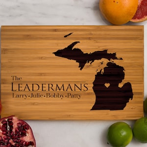 Tabla de cortar personalizada con el estado de Michigan grabado por Left Coast Original