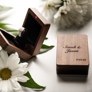 Personalisierte Holzringbox mit Gravur für Vorschlag Hochzeit und Braut - 3 Stile verfügbar