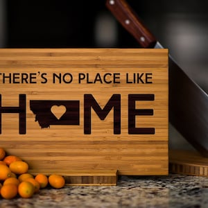 Tabla de cortar personalizada con grabado del estado de Montana de Left Coast Original