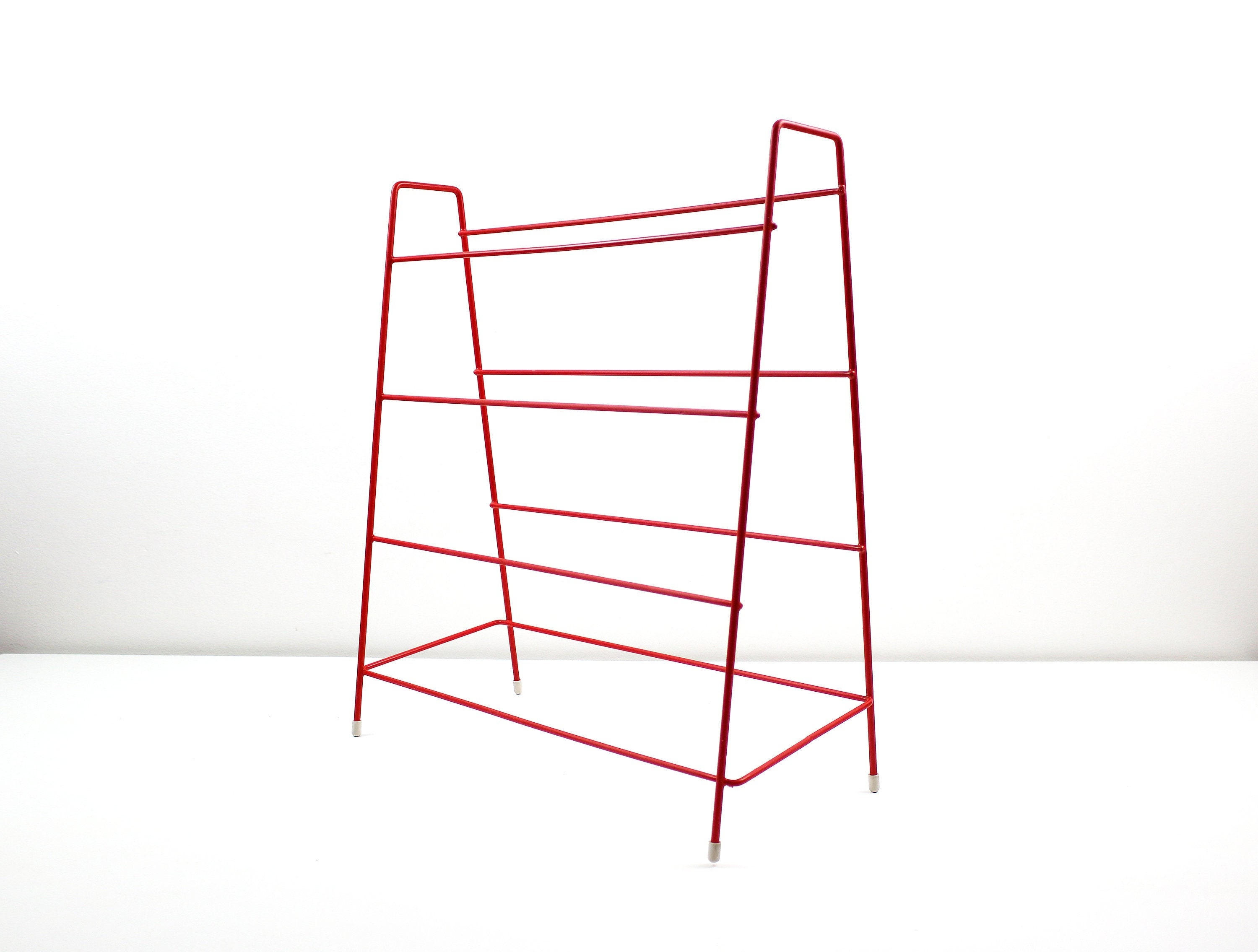 1960s Atomic Wire Shoe Rack Red Plastic Coated Wire and White Rubber Feet Etsy Sweden
