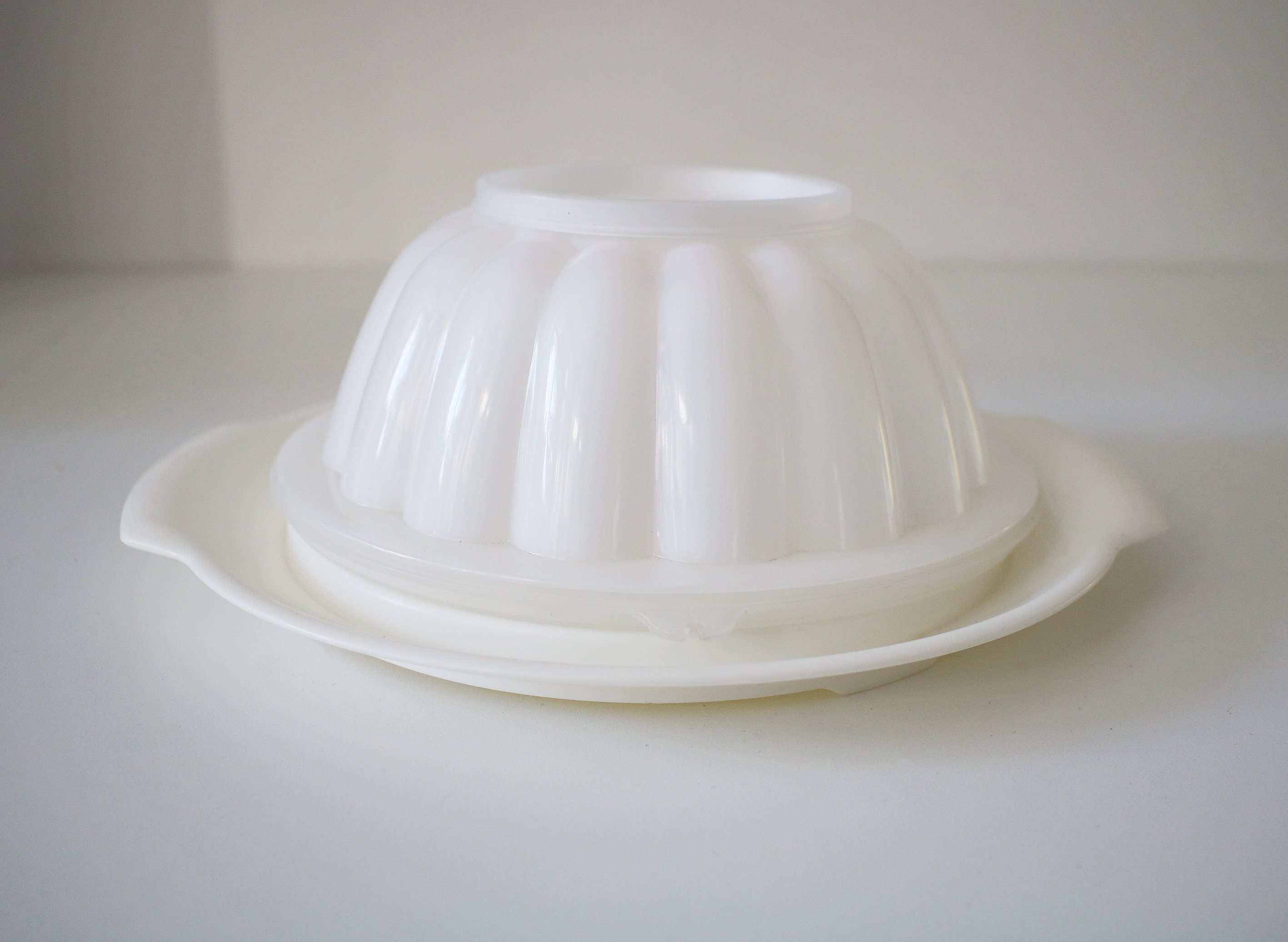 Tupperware jelly mould with seal, serving tray and 4 detail moulds