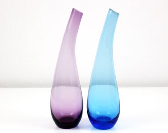 Single 25cm IKEA bud vase curved bent teardrop in blue or mulberry glass