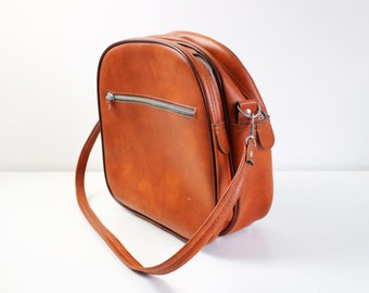 60s / 70s tan brown faux leather shoulder / cross body bag