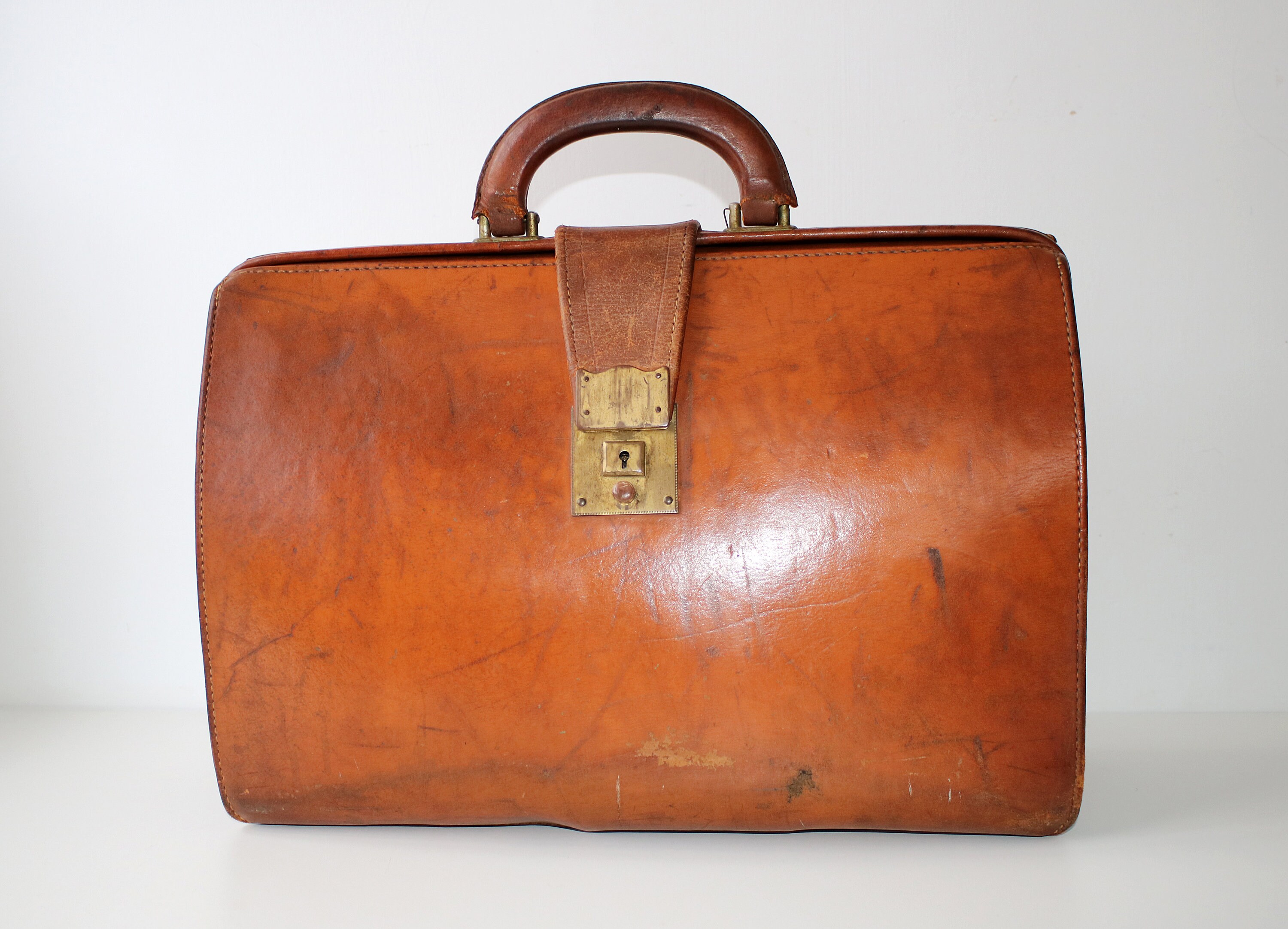 Vintage leather briefcase - tan brown - lovely worn look