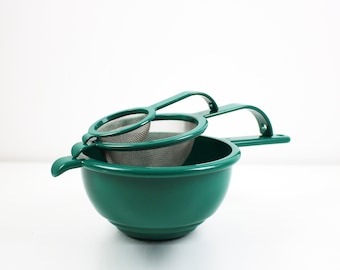 Guzzini Chef Line 1980s/90s nesting Colander and sieve set - 3 pieces - in green plastic and metal mesh