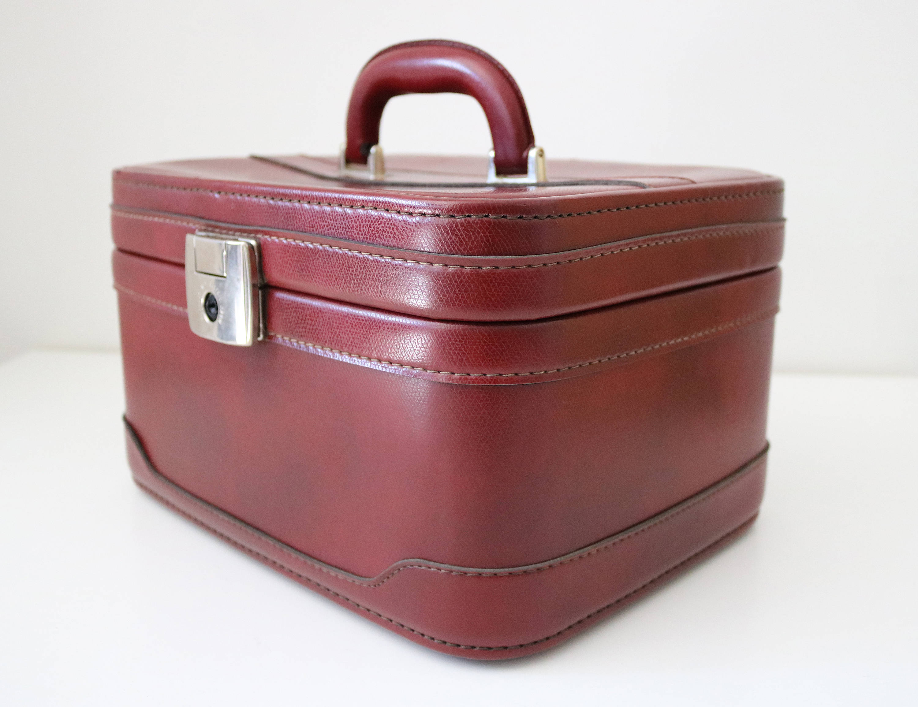 Train case vanity bag cosmetics carry on luggage burgundy dark red faux