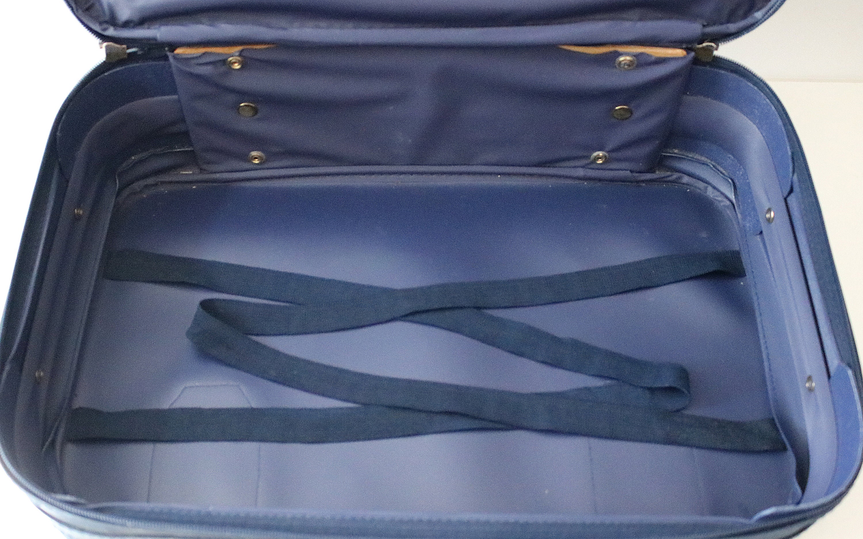 carlton international suitcase