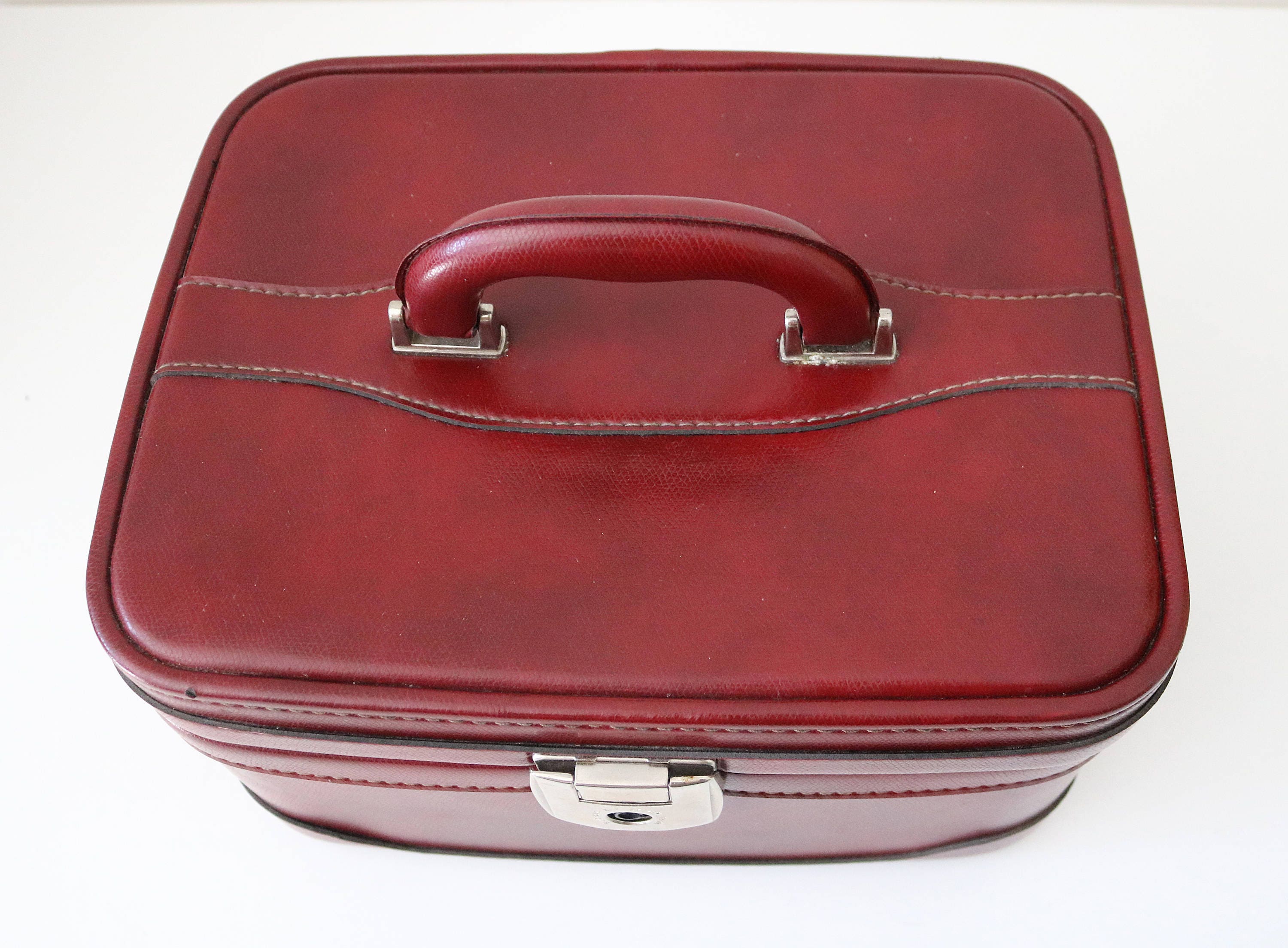 Train case vanity bag cosmetics carry on luggage burgundy dark red faux