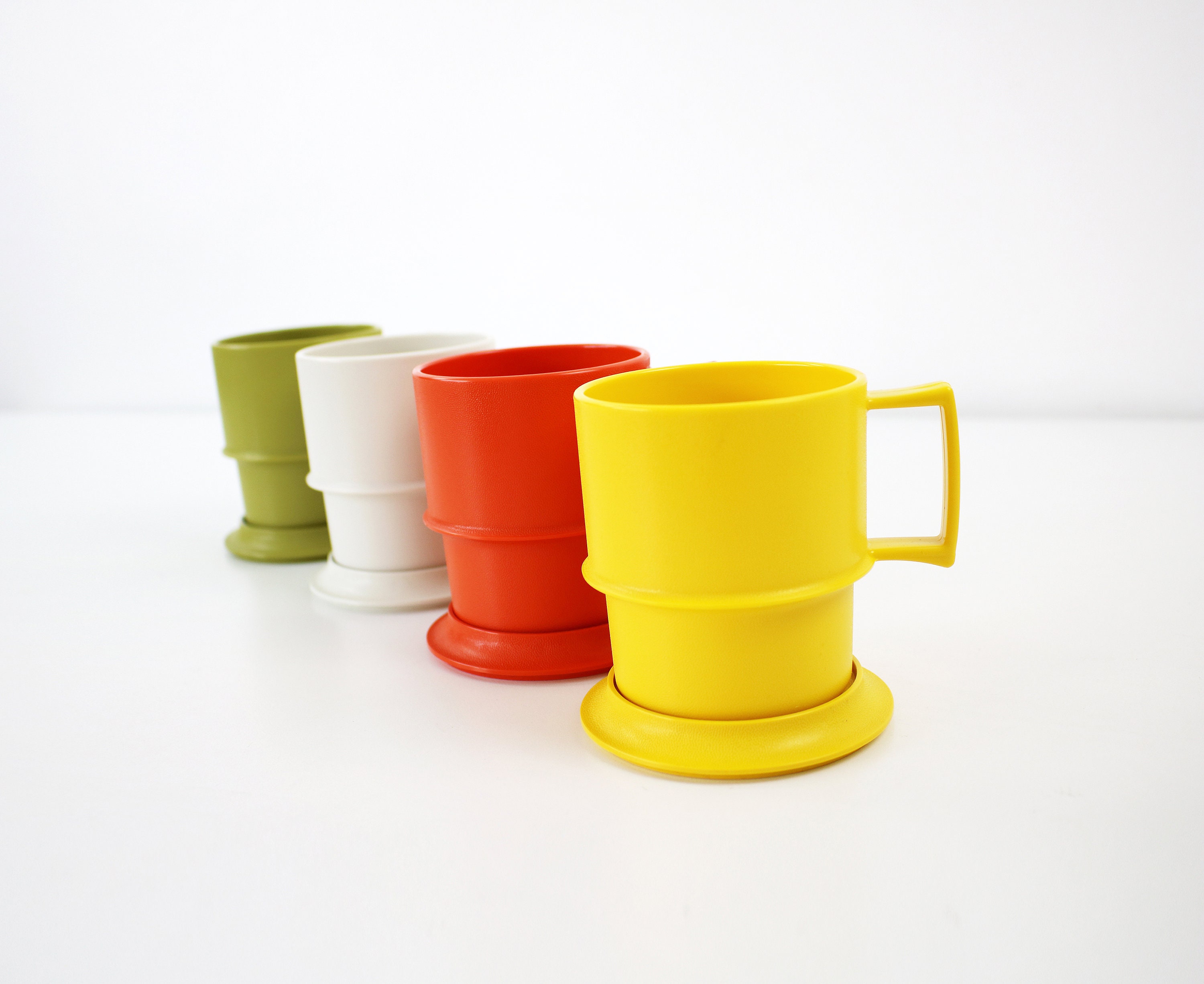 Tupperware cup and saucer/lid set harvest colours orange, white