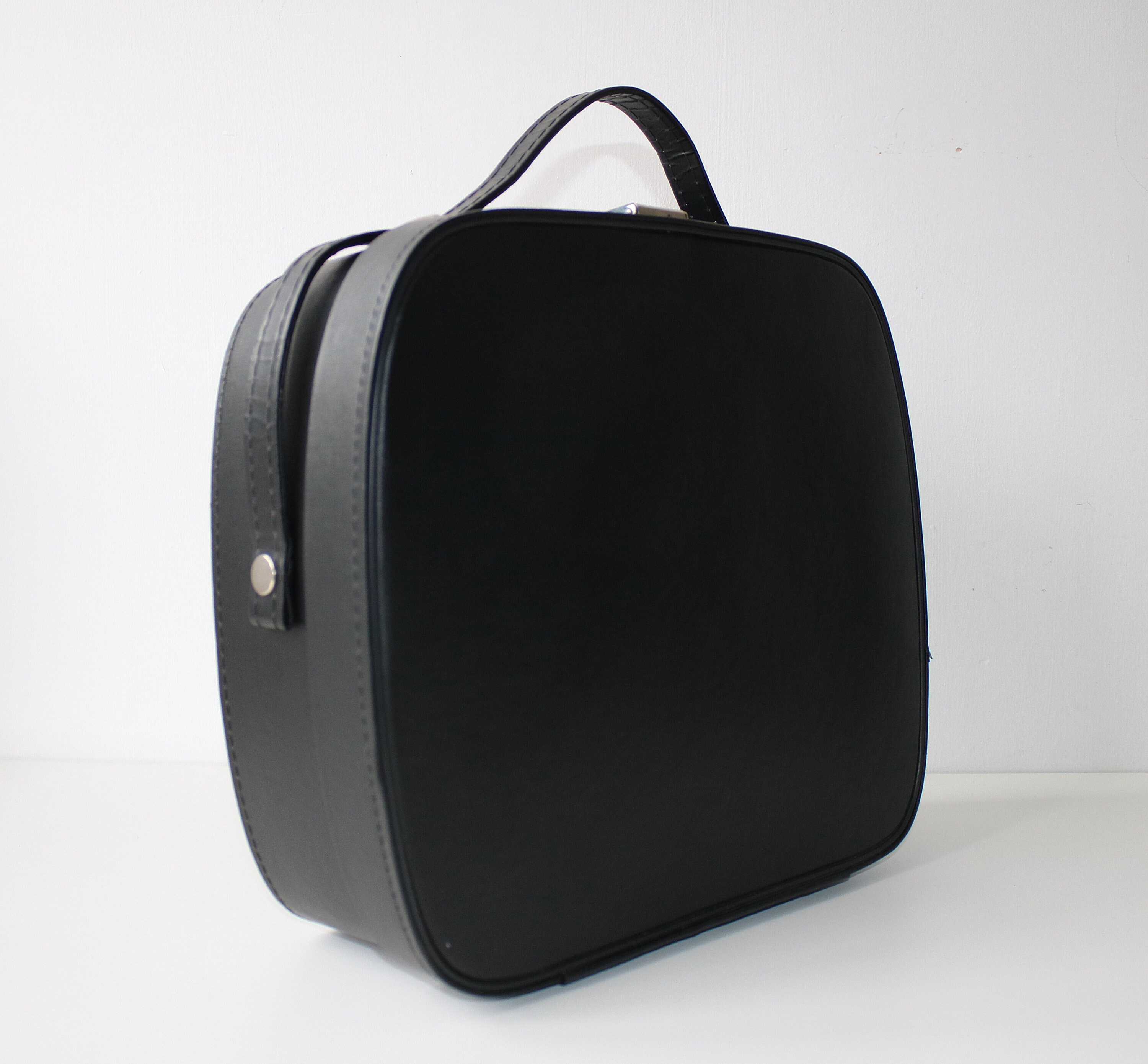 1960s 70s black vanity case, cabin bag, overnight bag with red lining ...