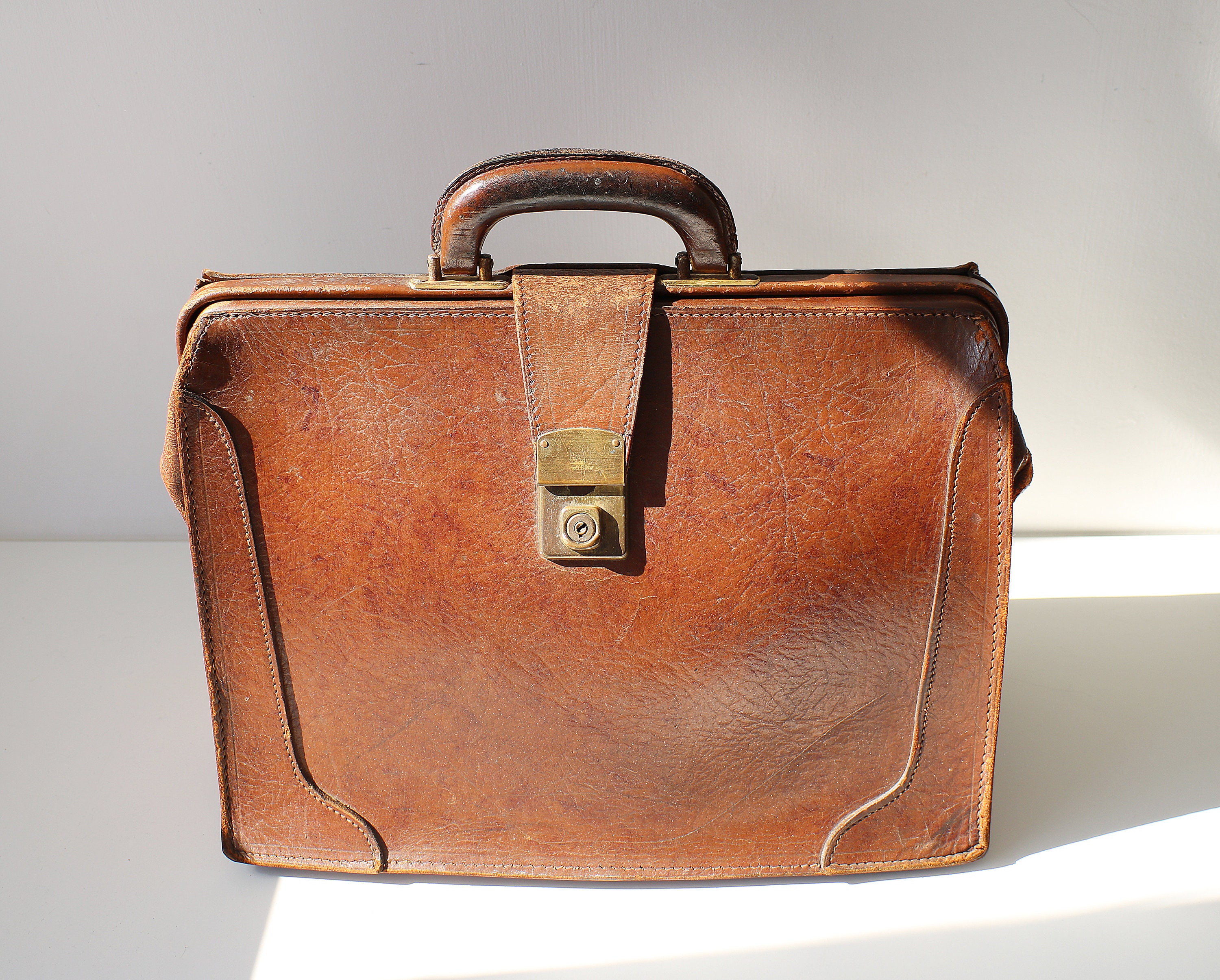 Vintage brown leather briefcase / document case - laptop bag
