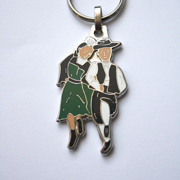 Porte clés danseurs en costume traditionnel breton, pour vos clefs, métal émaillé, création originale, fabrication artisanale en Bretagne