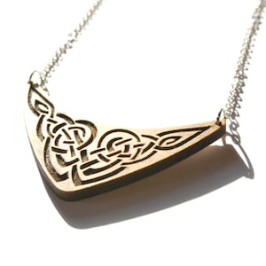 Celtic torc necklace, wood engraved arc, wooden interlaced interlace pattern, ornamental knotwork jewelry, irish medieval scandinavian jewel image 1